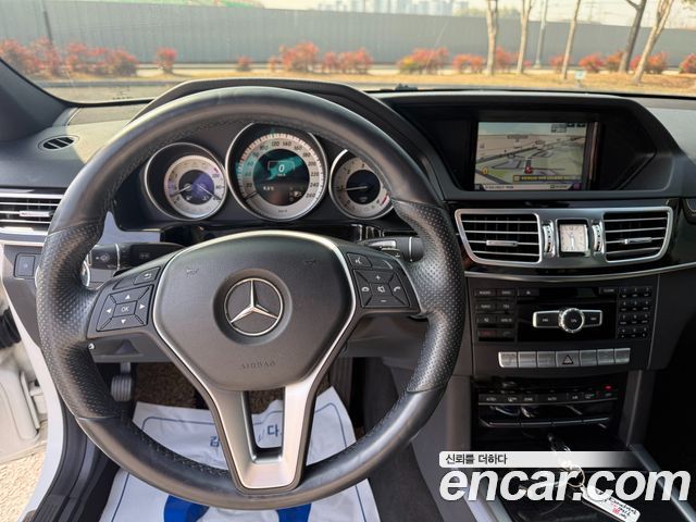 Mercedes-Benz E-Class 2014 — photo 8