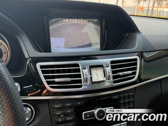 Mercedes-Benz E-Class 2014 — photo 10