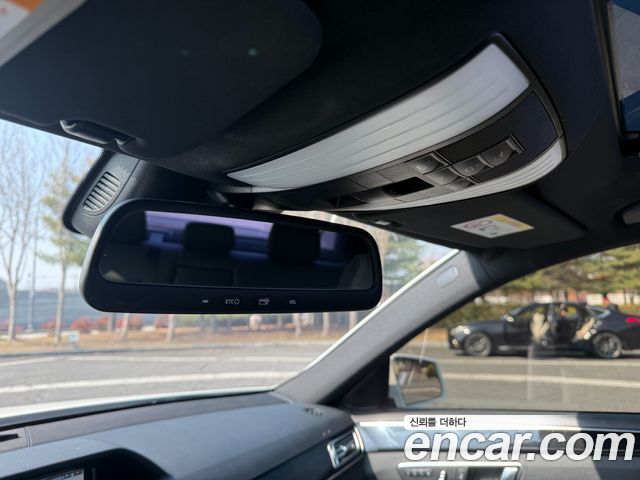 Mercedes-Benz E-Class 2014 — photo 11