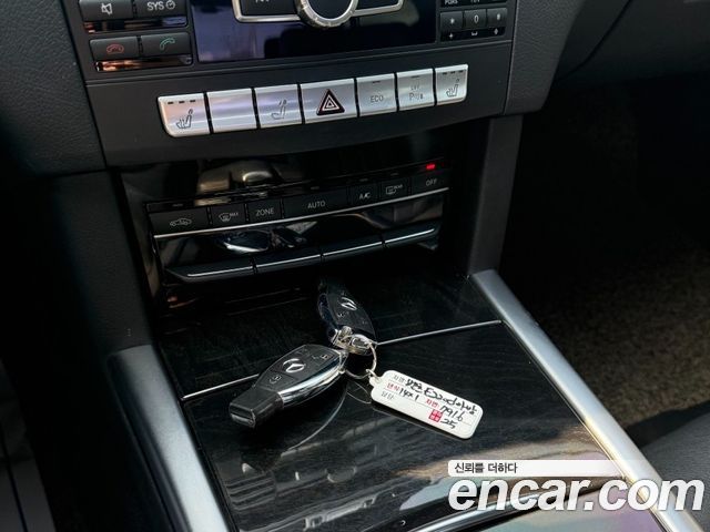 Mercedes-Benz E-Class 2014 — photo 12