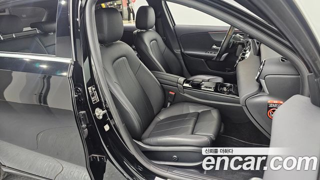 Mercedes-Benz A-Class 2022 — photo 11