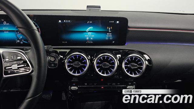 Mercedes-Benz A-Class 2022 — photo 14