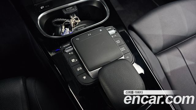 Mercedes-Benz A-Class 2022 — photo 16