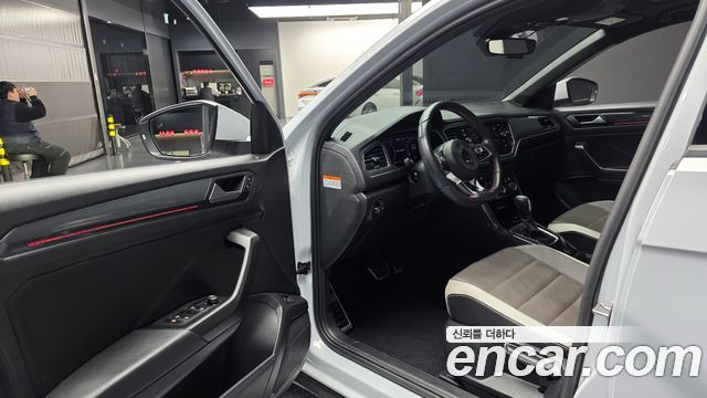 Volkswagen T-Roc 2021 — photo 10