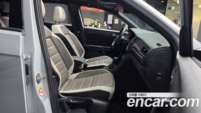 Volkswagen T-Roc 2021 — photo 11