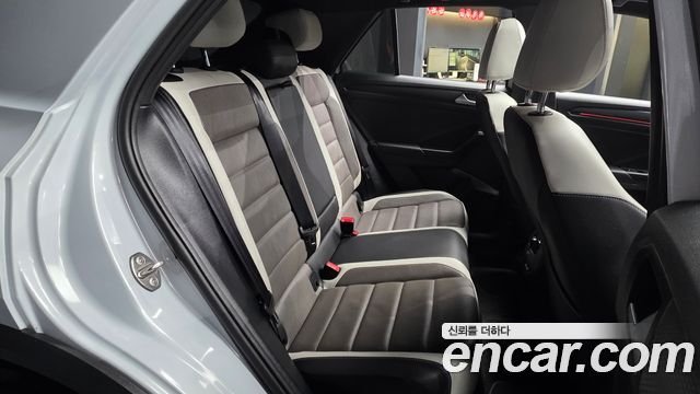 Volkswagen T-Roc 2021 — photo 12