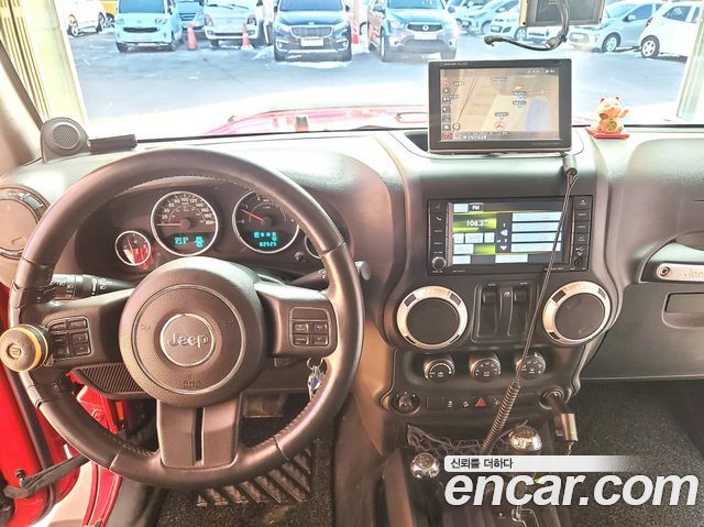 Jeep Wrangler 2014 — photo 12