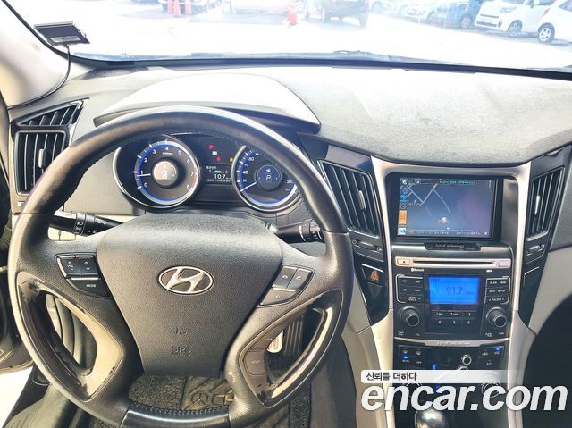 Hyundai Sonata 2010 — photo 11