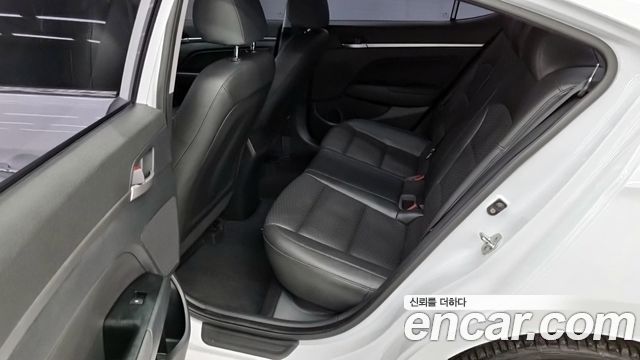 Hyundai AVANTE 2019 — photo 11