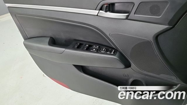 Hyundai AVANTE 2019 — photo 17
