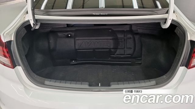 Hyundai AVANTE 2019 — photo 18