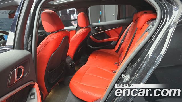 BMW 1-Series 2022 — photo 12