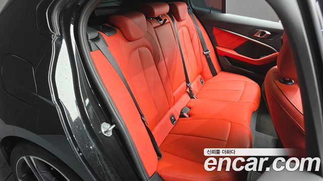 BMW 1-Series 2022 — photo 13