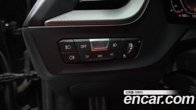 BMW 1-Series 2022 — photo 18