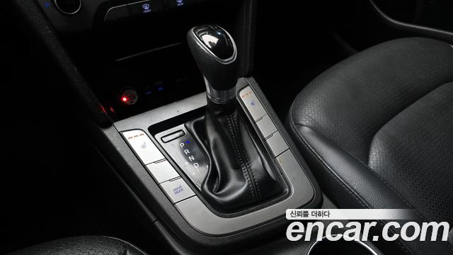 Hyundai AVANTE 2017 — photo 9