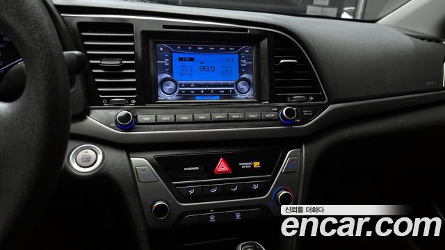Hyundai AVANTE 2017 — photo 16