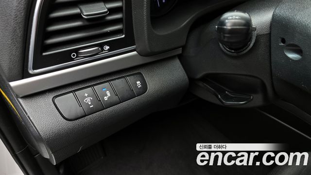 Hyundai AVANTE 2017 — photo 17