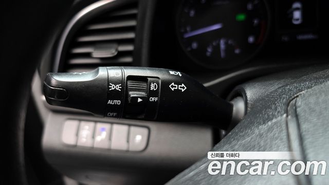 Hyundai AVANTE 2017 — photo 18
