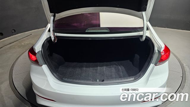 Hyundai AVANTE 2017 — photo 20
