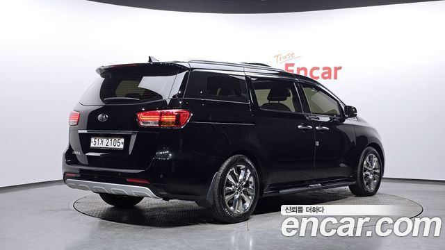 Kia Canival 2015 — photo 2