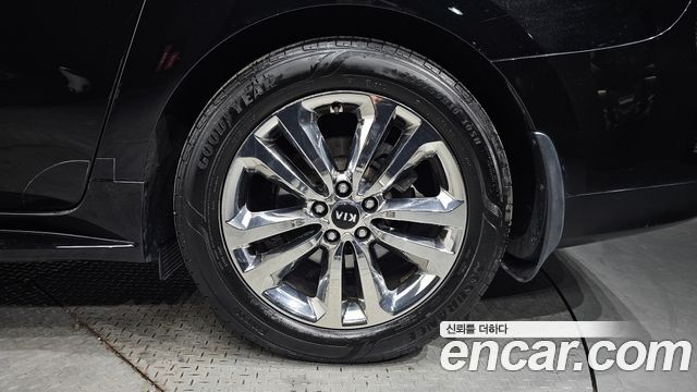 Kia Canival 2015 — photo 5