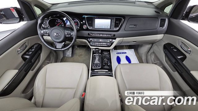 Kia Canival 2015 — photo 7