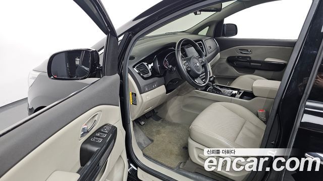 Kia Canival 2015 — photo 10