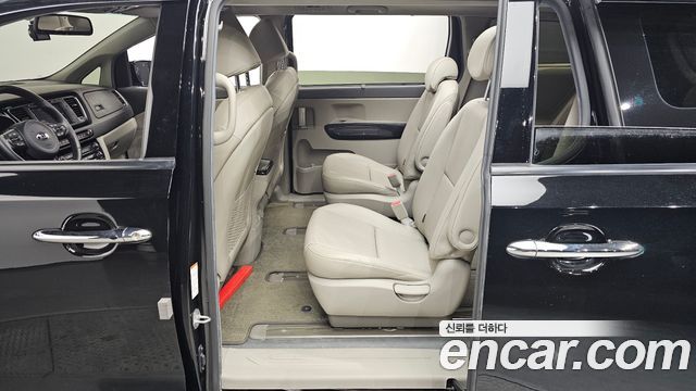 Kia Canival 2015 — photo 11