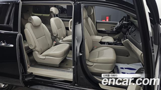 Kia Canival 2015 — photo 12