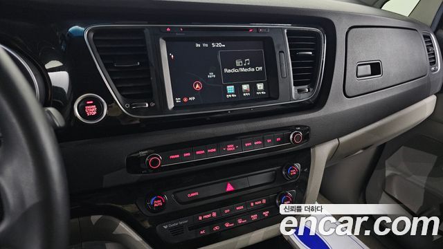 Kia Canival 2015 — photo 15