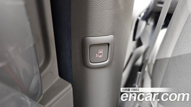 Kia Canival 2015 — photo 18