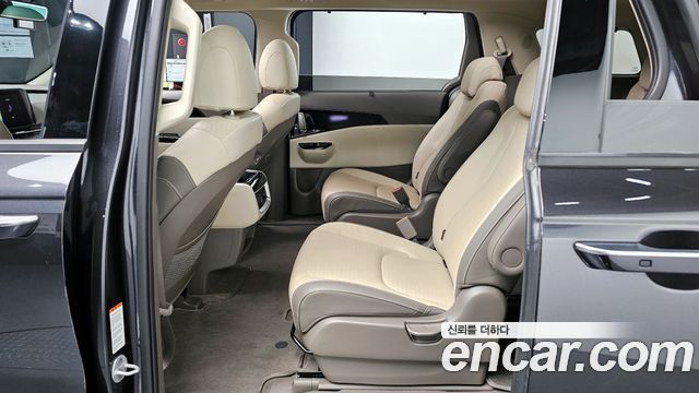 Kia Canival 2023 — photo 12