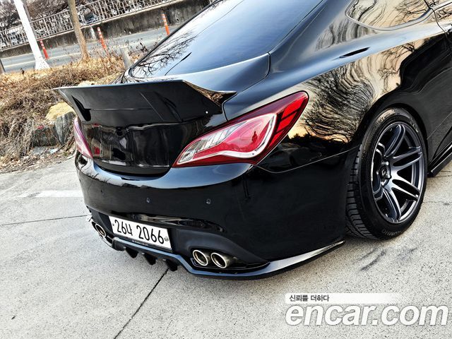 Hyundai Genesis 2011 — photo 17
