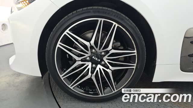 Kia Stinger 2023 — photo 5