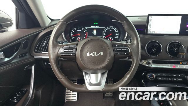Kia Stinger 2023 — photo 13