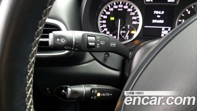 Infiniti Q30 2019 — photo 17