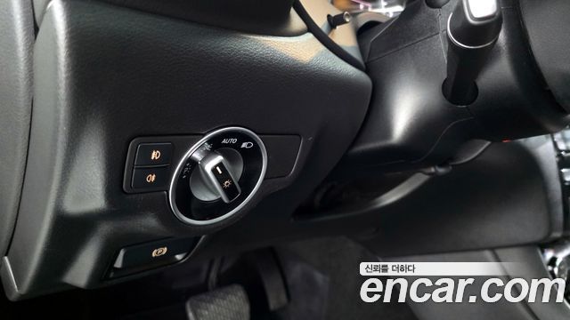 Infiniti Q30 2019 — photo 19