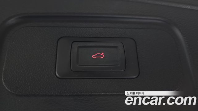 Infiniti Q30 2019 — photo 20