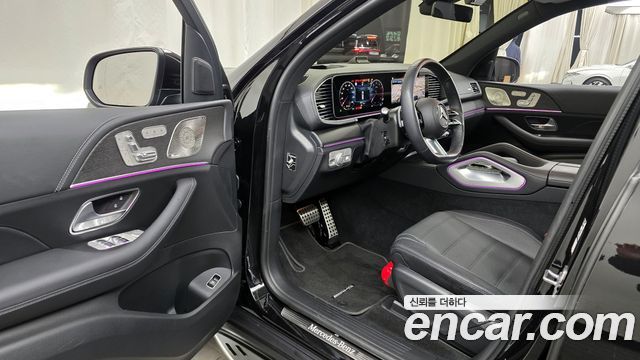 Mercedes-Benz GLS-Class 2025 — photo 10