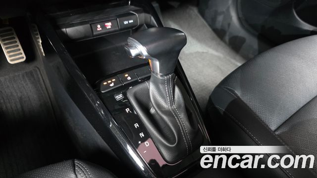 Kia Stonic 2018 — photo 9