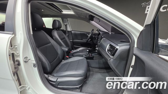 Kia Stonic 2018 — photo 10