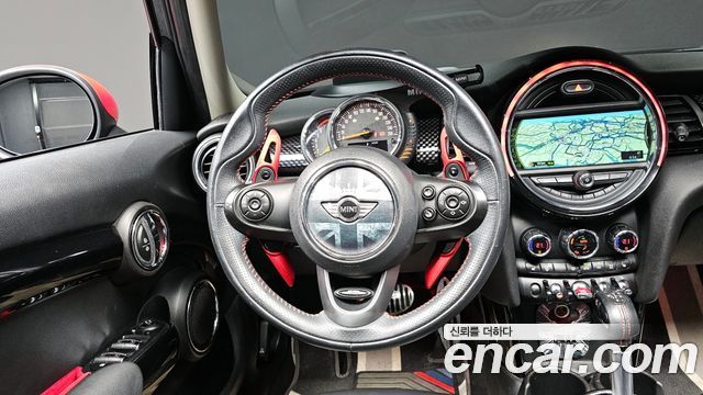 Mini Cooper 2018 — photo 13