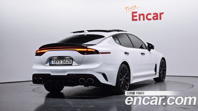 Kia Stinger 2023 — photo 2