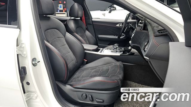 Kia Stinger 2023 — photo 10