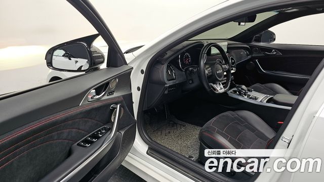 Kia Stinger 2023 — photo 11