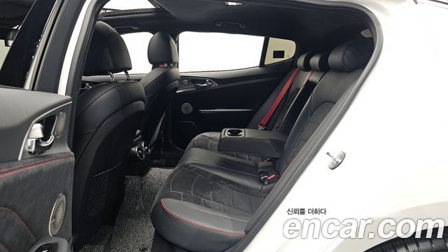 Kia Stinger 2023 — photo 12