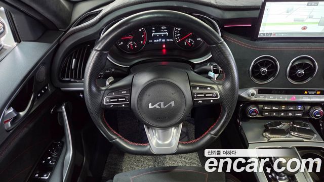 Kia Stinger 2023 — photo 14
