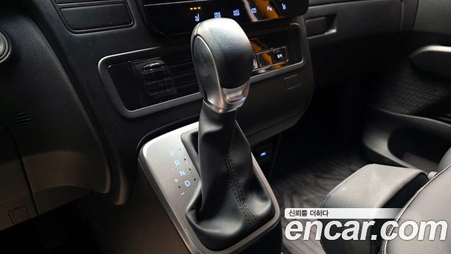 Hyundai Staria 2024 — photo 9
