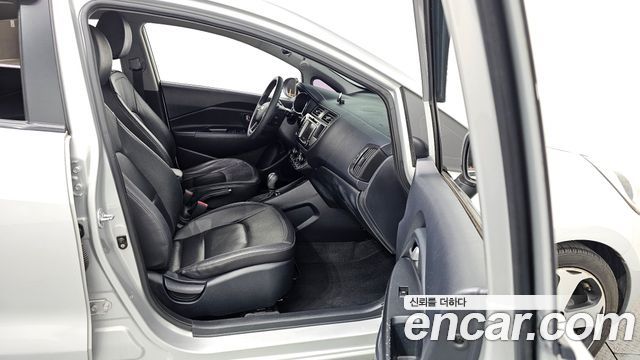 Kia pride 2012 — photo 11