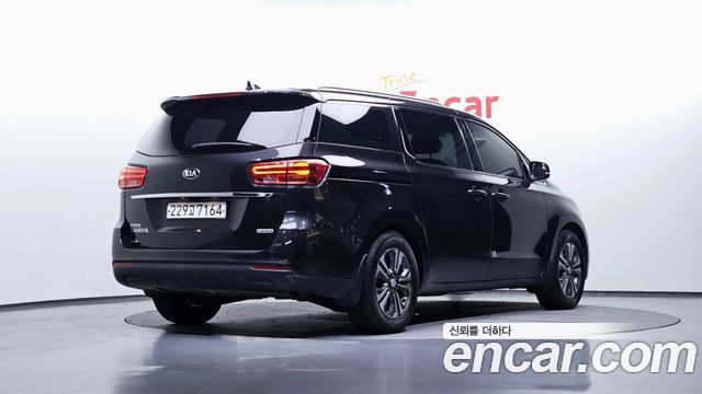 Kia Canival 2021 — photo 2